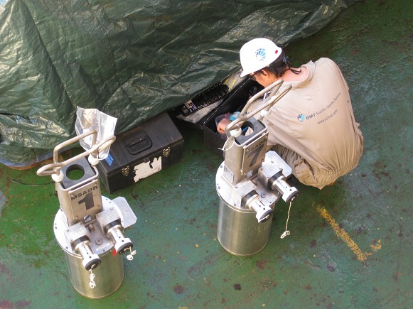 BMT Engineer prepares Free-Standing Hybrid Riser (FSHR) data acquisition modules to go subsea